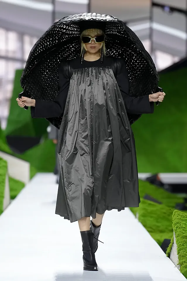 한국에서는 못 팔 듯한 루이비통 신상