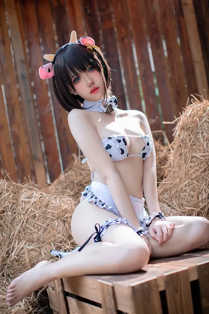 코스프레 아쿤 – 우유를 마시는 아쿤